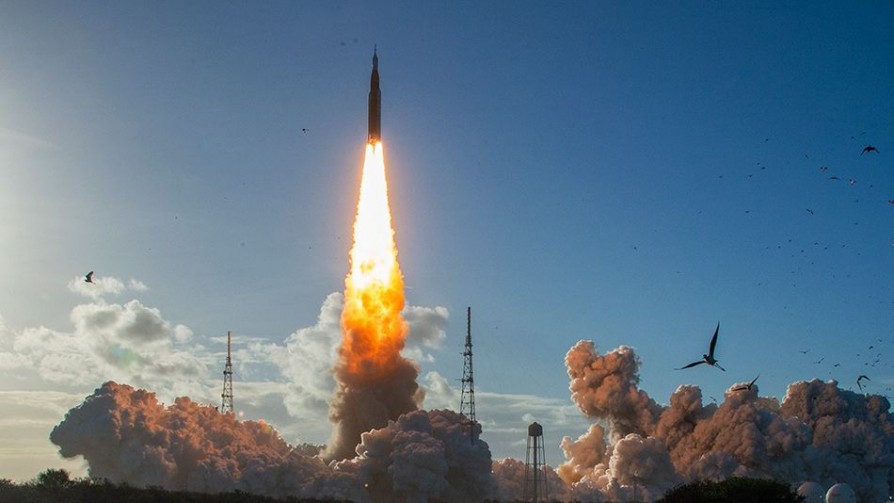 Darwin, con teléfono de disco, habló del lanzamiento del Artemis II - Columna de Darwin - No Toquen Nada | DelSol 99.5 FM