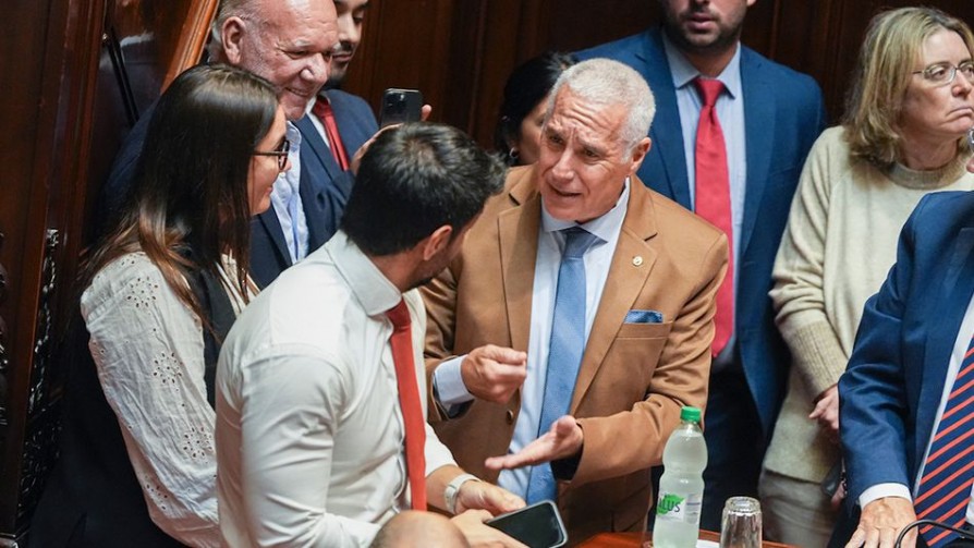 Los titu lengue lengue de la interpelación al ministro de apellido Negro y otras como 10 noticias - Columna de Darwin - No Toquen Nada | DelSol 99.5 FM