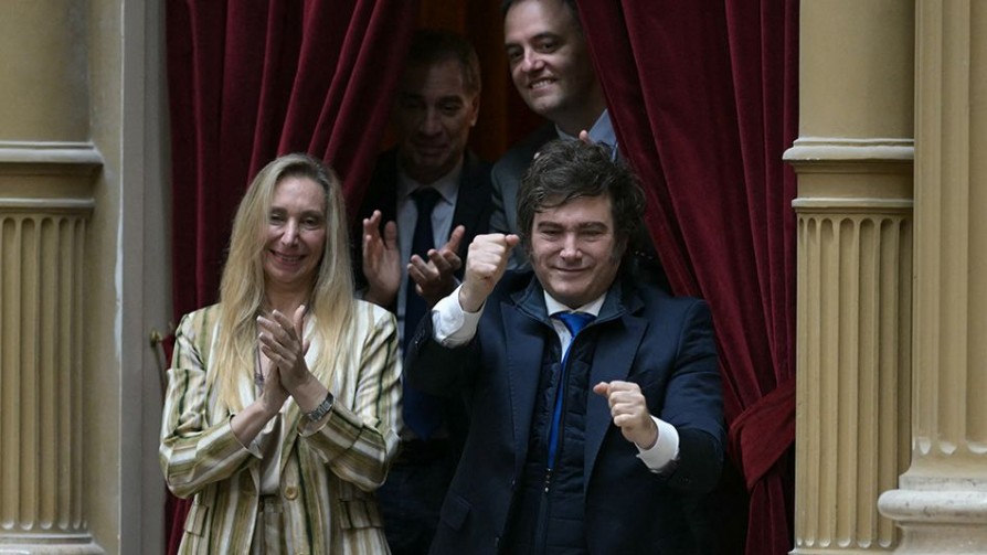 ¿Escudo o espada?: por qué los Milei pasean con el cadáver político de Adorni - Columna de Darwin - No Toquen Nada | DelSol 99.5 FM