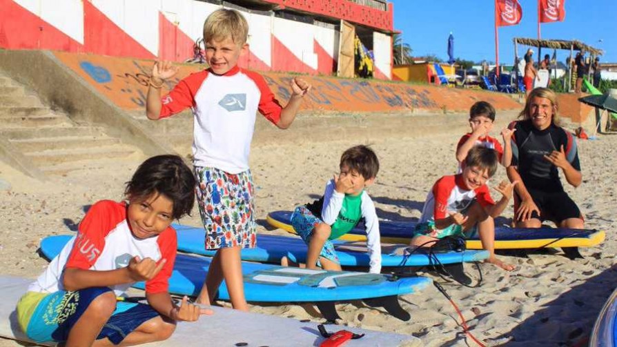 De Márama a las olas: la escuela de surf de Pablo Arnoletti  - Entrevistas - Verano en DelSol | DelSol 99.5 FM