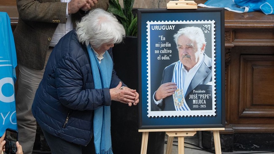 Drago, el pastabaseDOG/ Sacaron el sello de Mujica y Darwin reflotó su idea del muñeco con botonera de frases célebres - Columna de Darwin - No Toquen Nada | DelSol 99.5 FM
