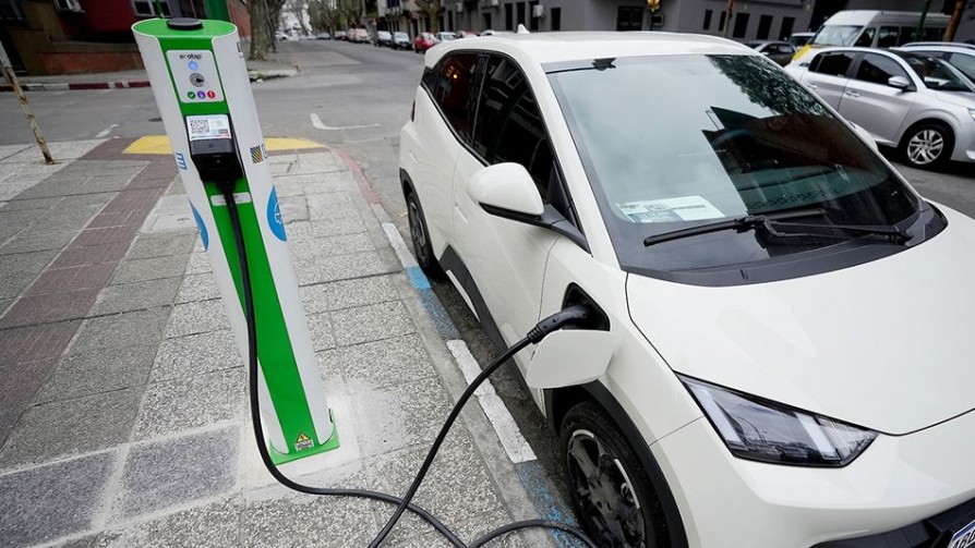 “El 2% de vehículos eléctricos no es una gran maduración como dijo el ministro” - Entrevistas - Doble Click | DelSol 99.5 FM