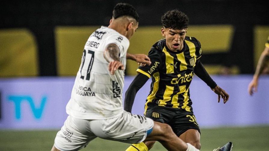 ❝Peñarol ganó un partido duro y recupera el ánimo❞ - Comentarios - 13a0 | DelSol 99.5 FM