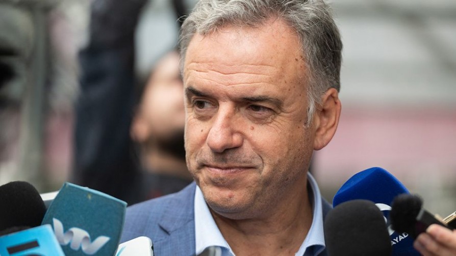 Periodistas en situación de calle emboscaron a Orsi con preguntas sobre las encuestas - Columna de Darwin - No Toquen Nada | DelSol 99.5 FM