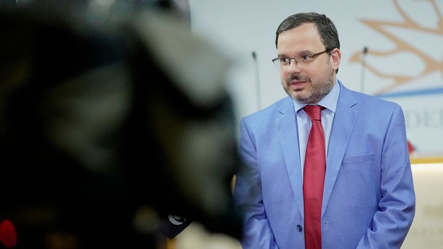 “Presidencia debe responder cómo se llegó a elegir esa camioneta” - Entrevistas - Doble Click | DelSol 99.5 FM