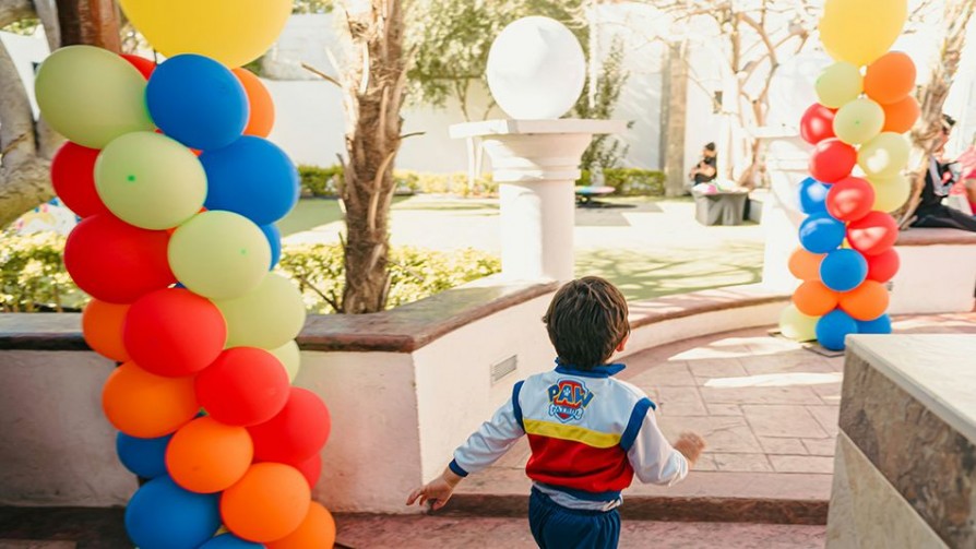 Darwin rinde homenaje a los animadores de fiestas infantiles: “vinieron a salvar la psique de los padres” - Columna de Darwin - No Toquen Nada | DelSol 99.5 FM
