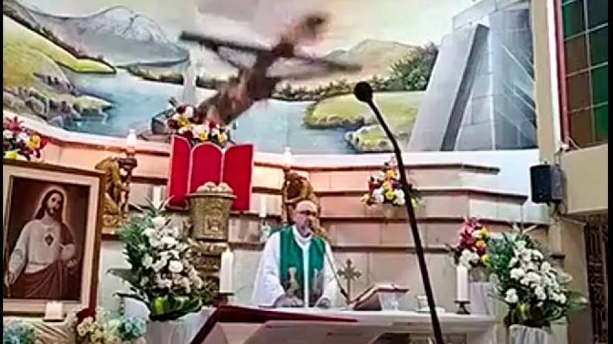 El cura que murió crucificado, al revés - Darwin concentrado - No Toquen Nada | DelSol 99.5 FM