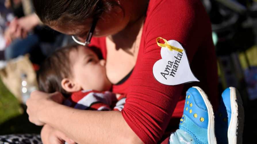 Darwin y el día de la madre: los bebés que muerden la teta que les da de comer - Columna de Darwin - No Toquen Nada | DelSol 99.5 FM
