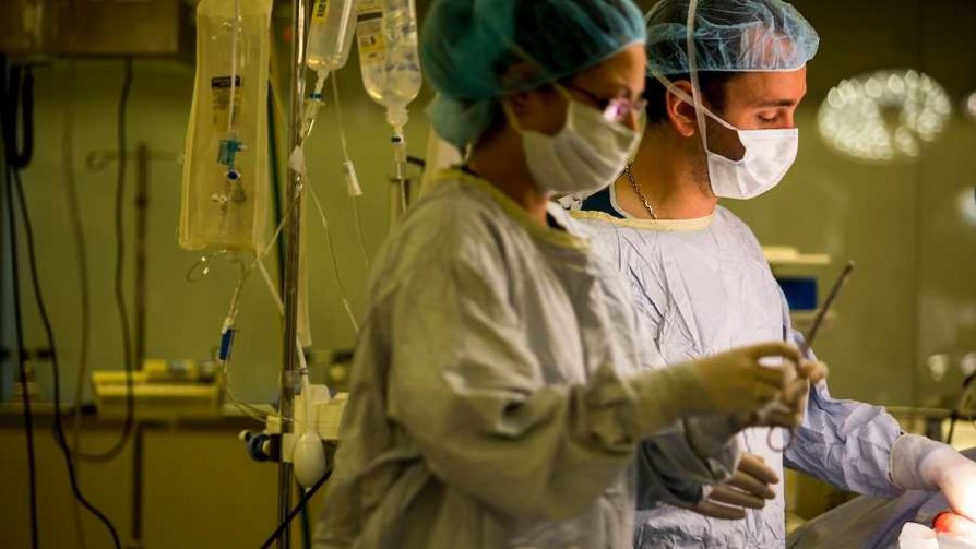 Por qué sancionaron a una anestesista que eligió un cargo de alta dedicación - Informes - No Toquen Nada | DelSol 99.5 FM