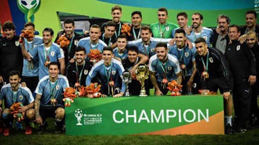 Uruguay campeón de la China Cup 2019 - Titulares y suplentes - La Mesa de los Galanes | DelSol 99.5 FM