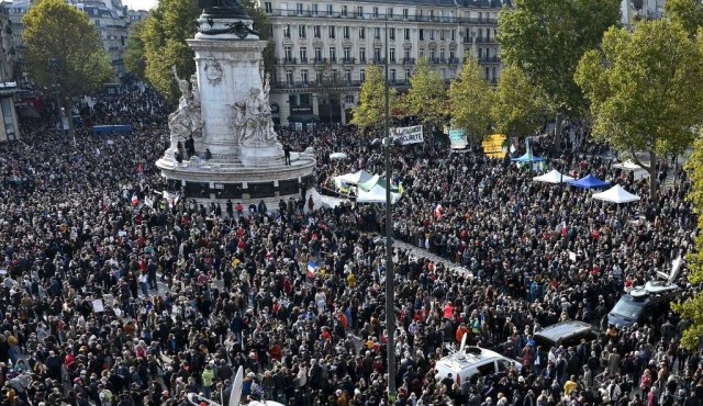 180-uy-multitudinarias-manifestaciones-en-francia-en-homenaje-al